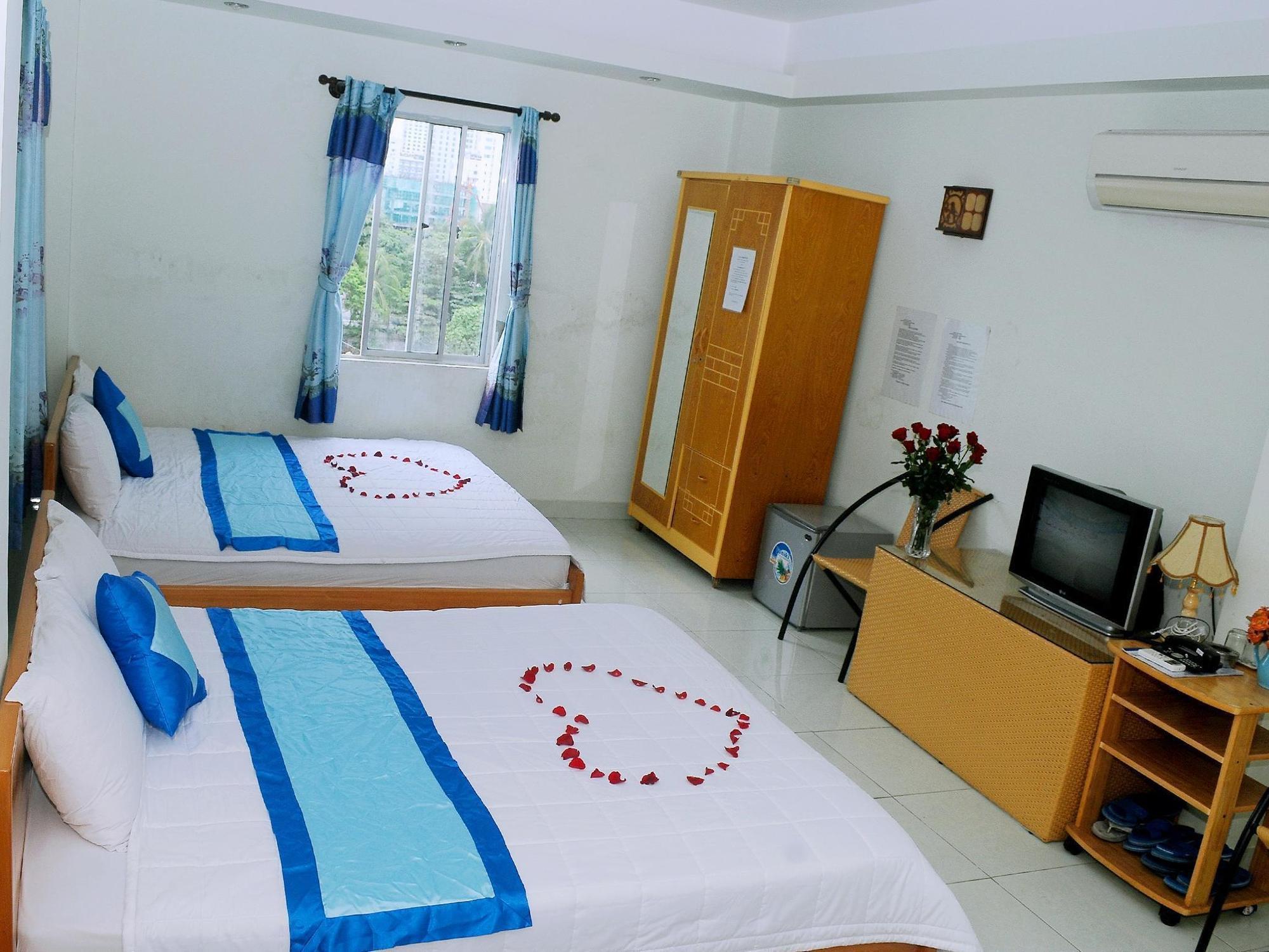 Queen 2 Hotel Нячанг Екстер'єр фото